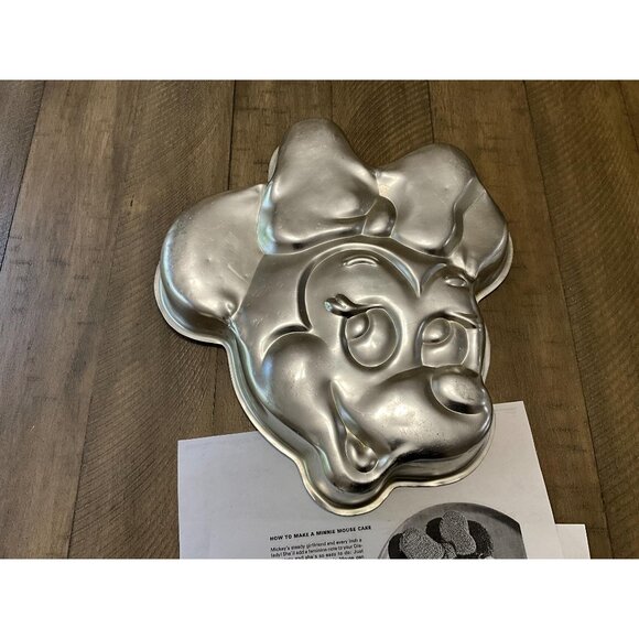 Wilton Disney Minnie Mouse Cake Pan # 515-809 Minnie Mouse Head Face Baking - Picture 1 of 3